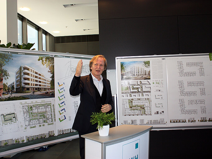 Jens Jakob Happ von happarchitecture stellte seinen Siegerentwurf vor und lobte die Stadt Mainz für ihren Weitblick in puncto Stadtplanung.