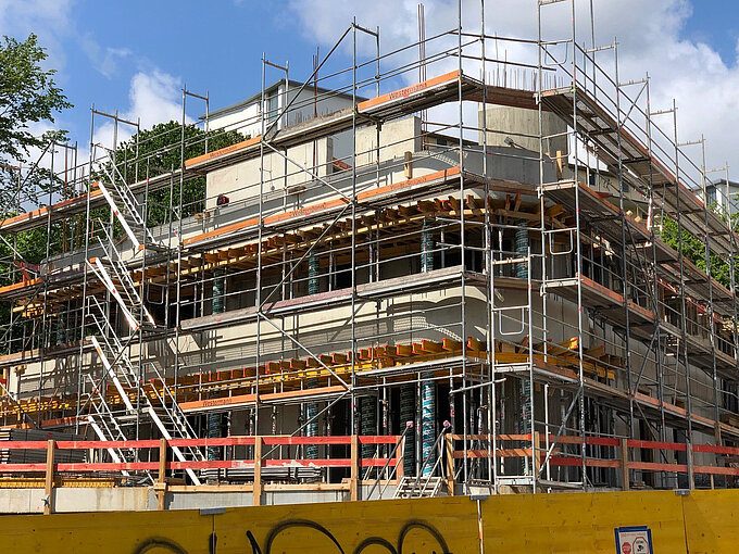Halbzeit im Vertriebsprozess: 50 % des in Kassel entstehenden WestendTurms der GWH Bauprojekte sind bereits verkauft. Halbzeit im Vertriebsprozess: 50 % des in Kassel entstehenden WestendTurms der GWH Bauprojekte sind bereits verkauft.